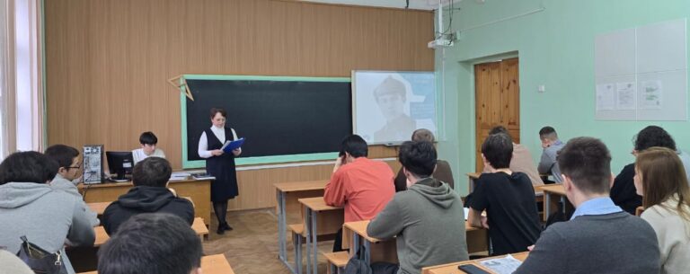 Read more about the article Студенты группы ИС-41 почтили память героев Великой Отечественной войны и поддержали современных защитников Отечества