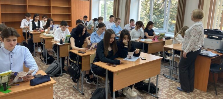 Read more about the article Сегодня, 21 апреля 2025 г. преподаватели колледжа провели профориентационную работу в МАОУ «СОШ с. Новая Отрадовка»