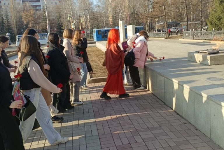 Read more about the article Куратор группы СЖ-23 Емельянова Альфия Хайдаровна провела классный час на тему “Вклад Стерлитамаковцев в защиту Родины”