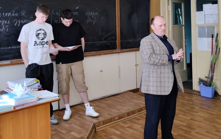 Read more about the article Профилактическая лекция со студентами на тему “Ответственность за управление транспортным средством без водительских удостоверений”