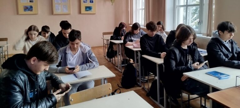 Read more about the article В преддверии Дня Космонавтики преподаватели колледжа Ракина Н.А. и Стадничук Т.В. провели ряд мероприятий, посвященных этим событиям.