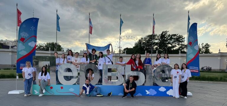 Read more about the article Андрей Пономаренко представил колледж на Всероссийском фестивале «Движение Первых» в Москве!